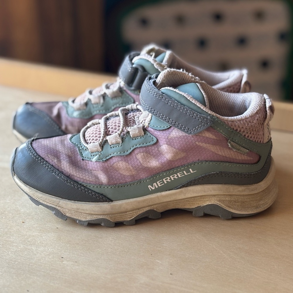 Merrell girls MOAB SPEED MID A/C WATERPROOF BIG KIDS size 1 pink and gray